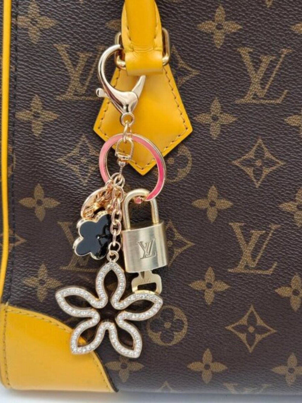 Authentic Louis Vuitton Gold Padlock 🔑 Unbranded Clover Keychain Bag Charm LV - Picture 2 of 11